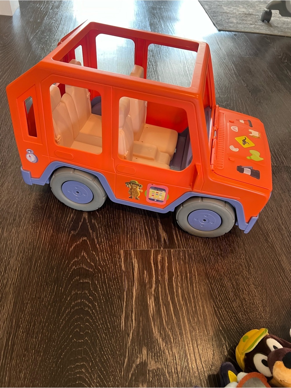 Bluey Car with Friends - Picture 9 of 12